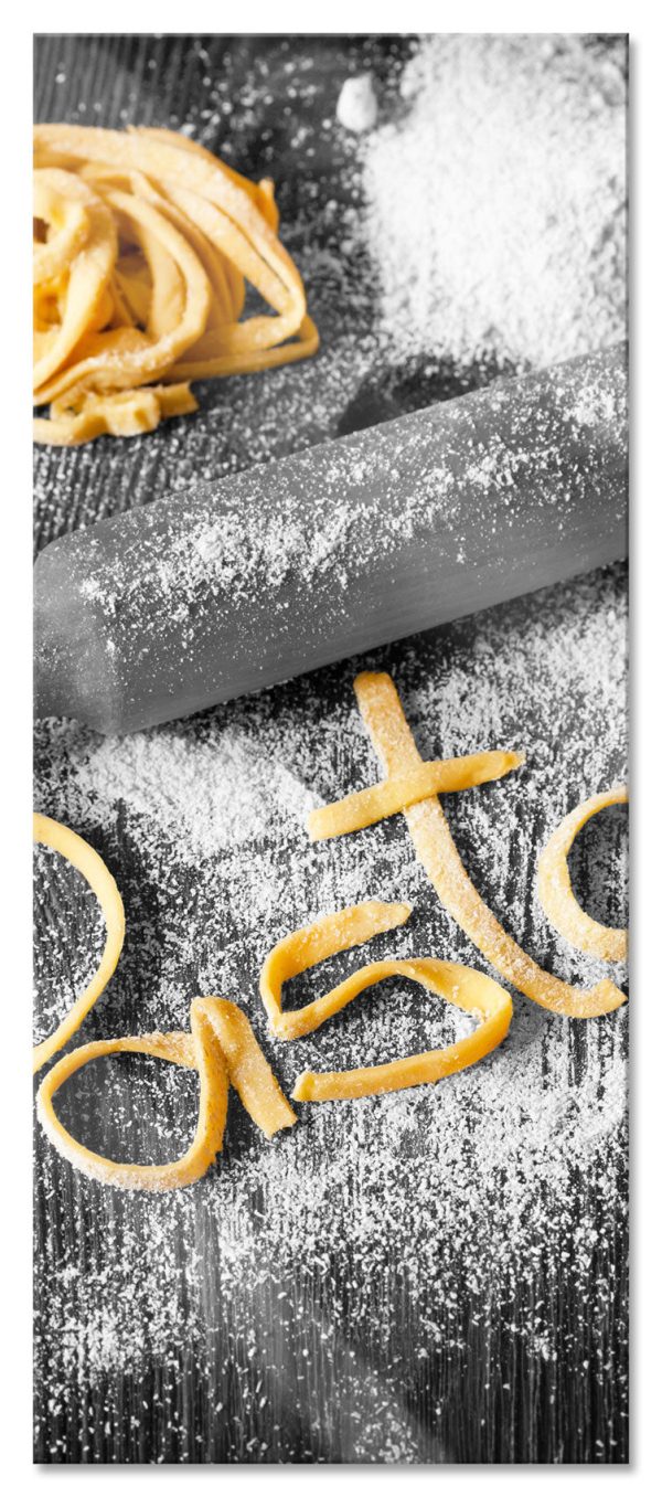 Pasta vor Nudelholz, Glasbild Panorama Im Angebot