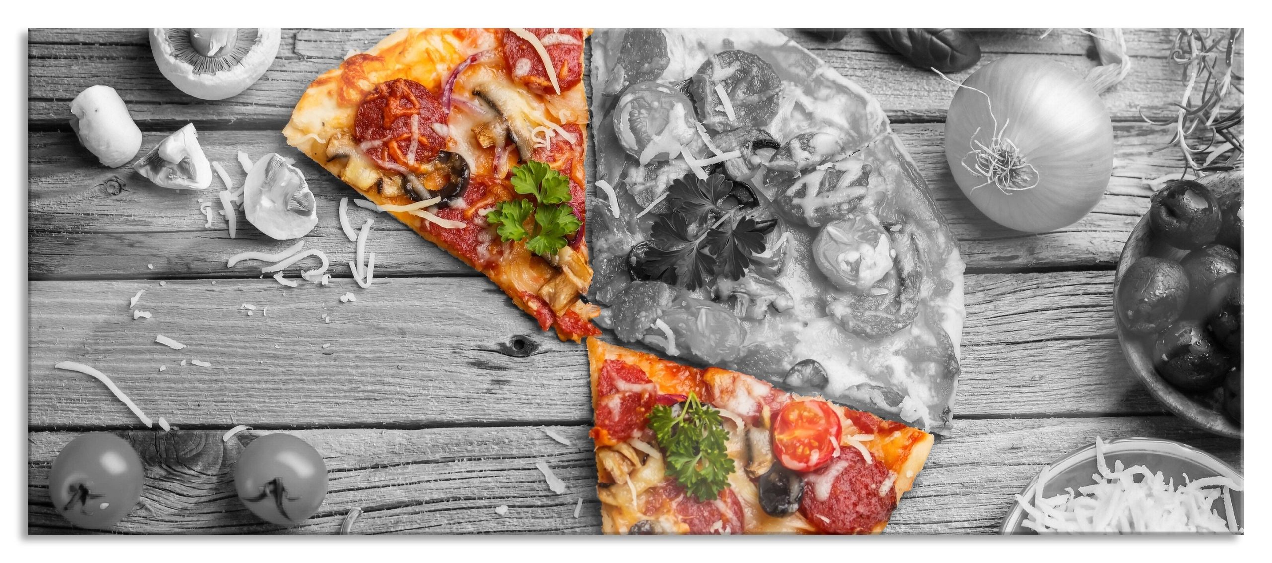 Pizza auf Holztisch, Glasbild Panorama Im Angebot